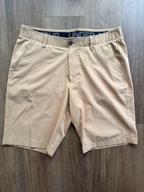 Under Armour Men’s Khaki Shorts Size 34